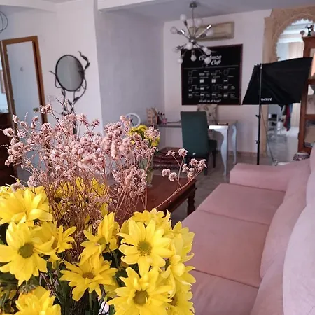 Coty's Beach, En Casa Compartida Homestay